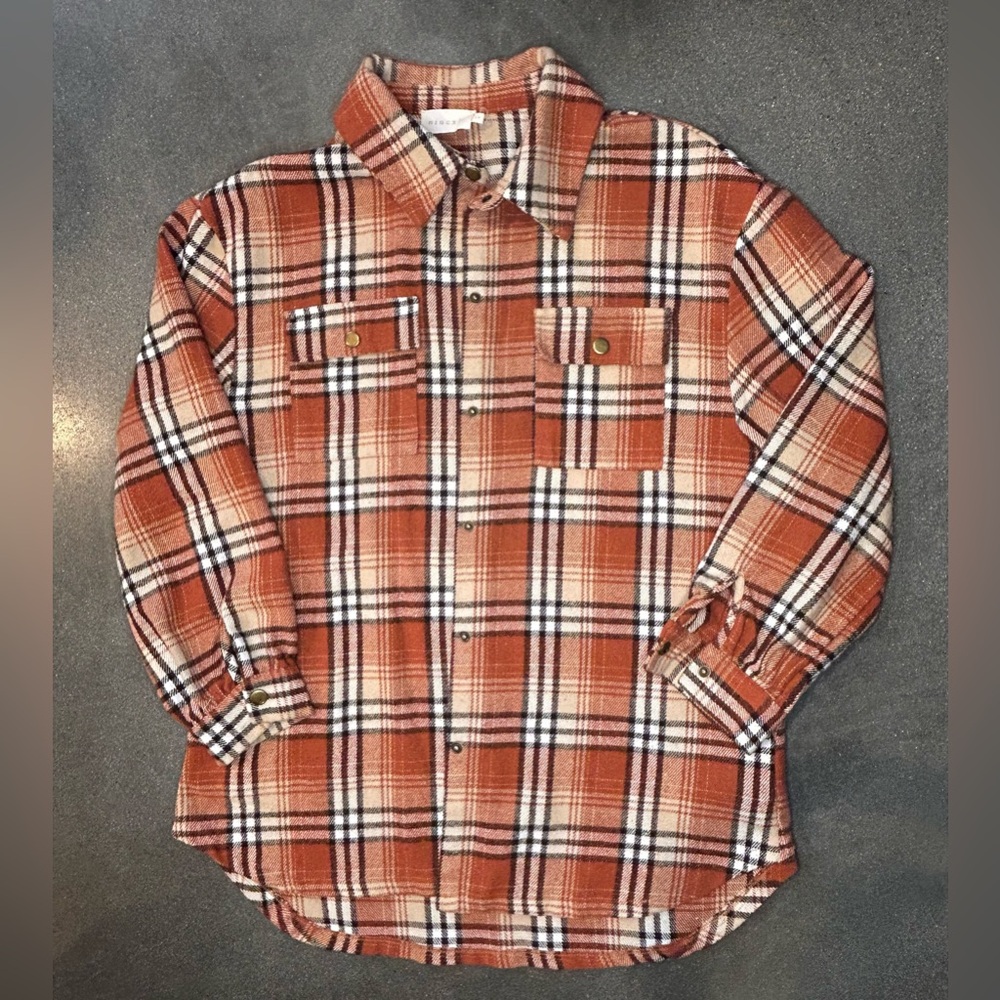 Women’s oversized flannel